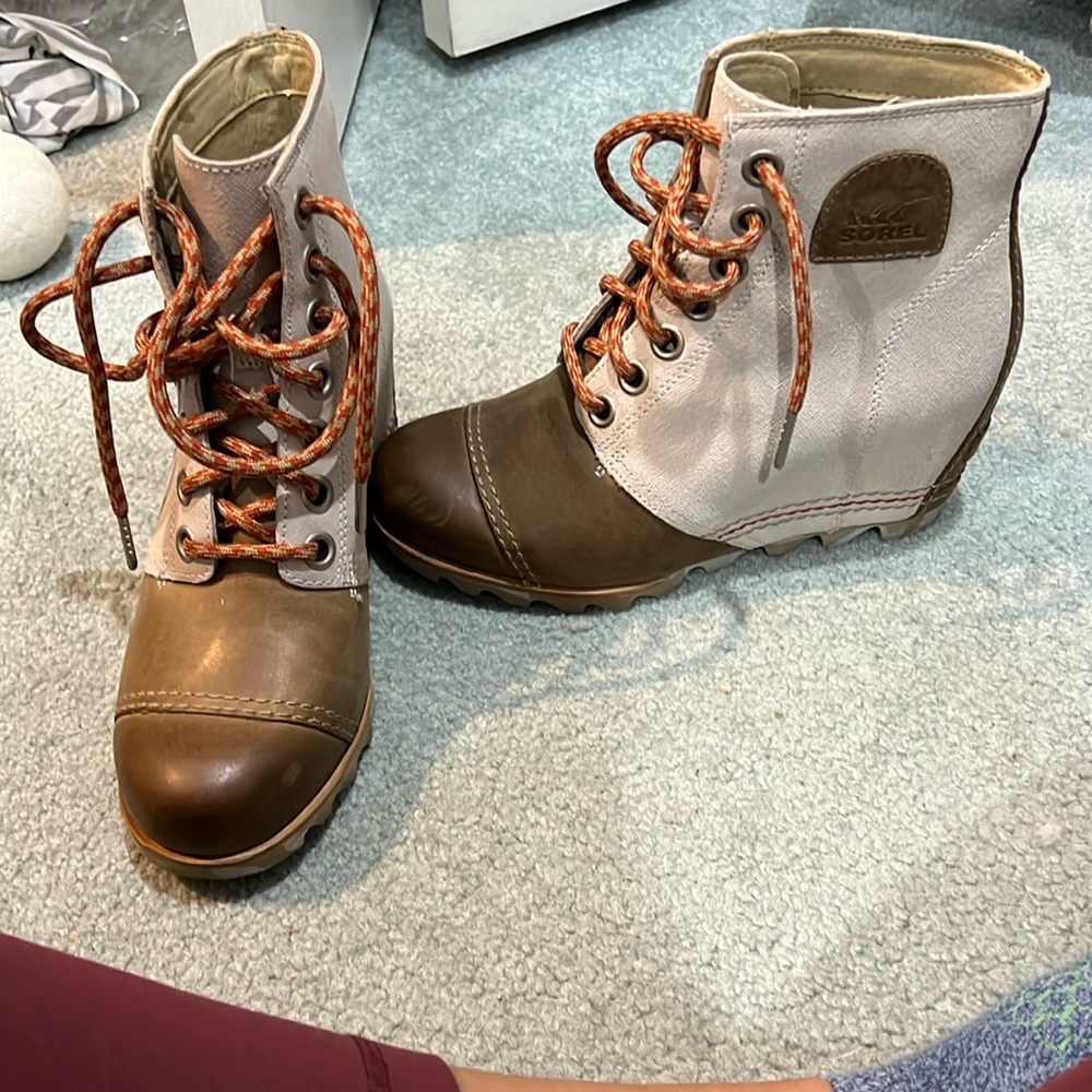 Sorel Premium Wedge boot, LIKE NEW!!